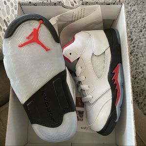Fire red silver tongue Jordan 5’s